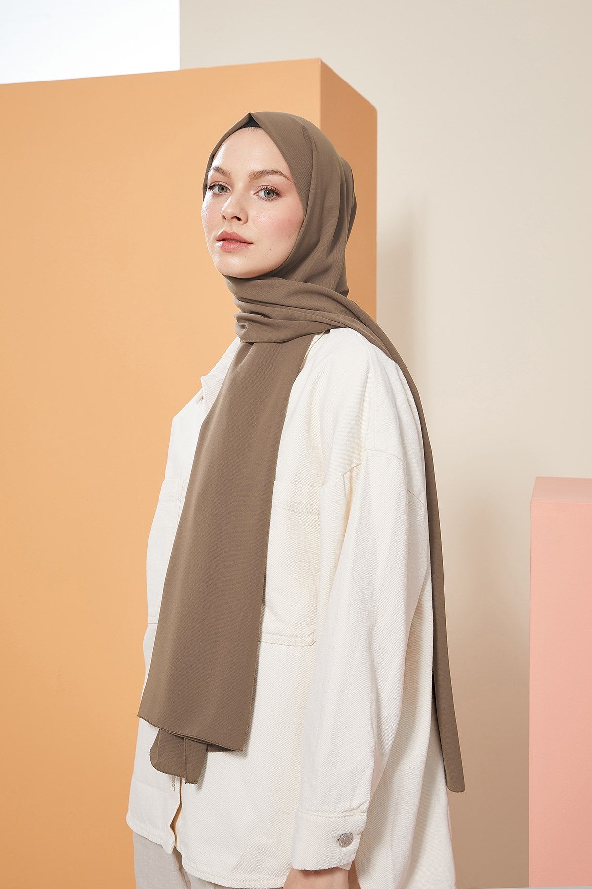 Tesettür Giyim - Düz Medine İpeği Şal - Sütlü Kahve - Emproyal