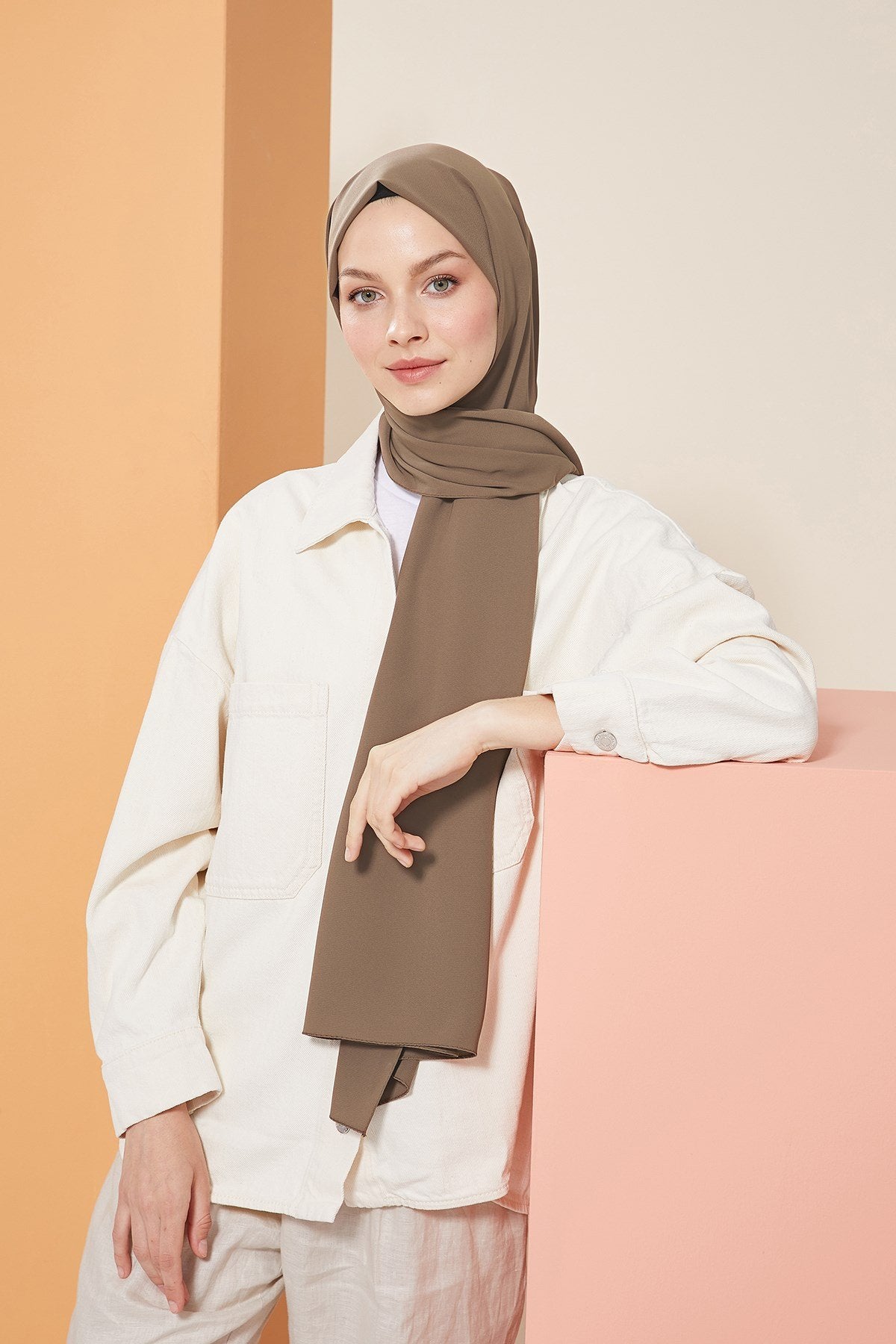 Tesettür Giyim - Düz Medine İpeği Şal - Sütlü Kahve - Emproyal