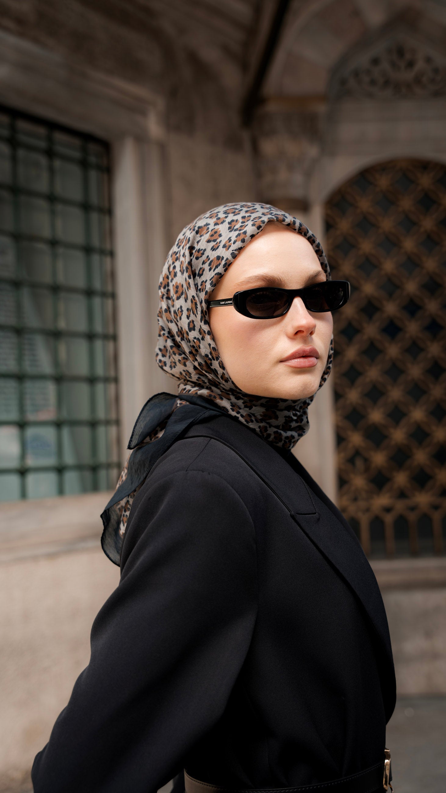 Her Kombinin Tamamlayıcısı: Eşarp ve Şal ile Zamansız Stil Rehberi