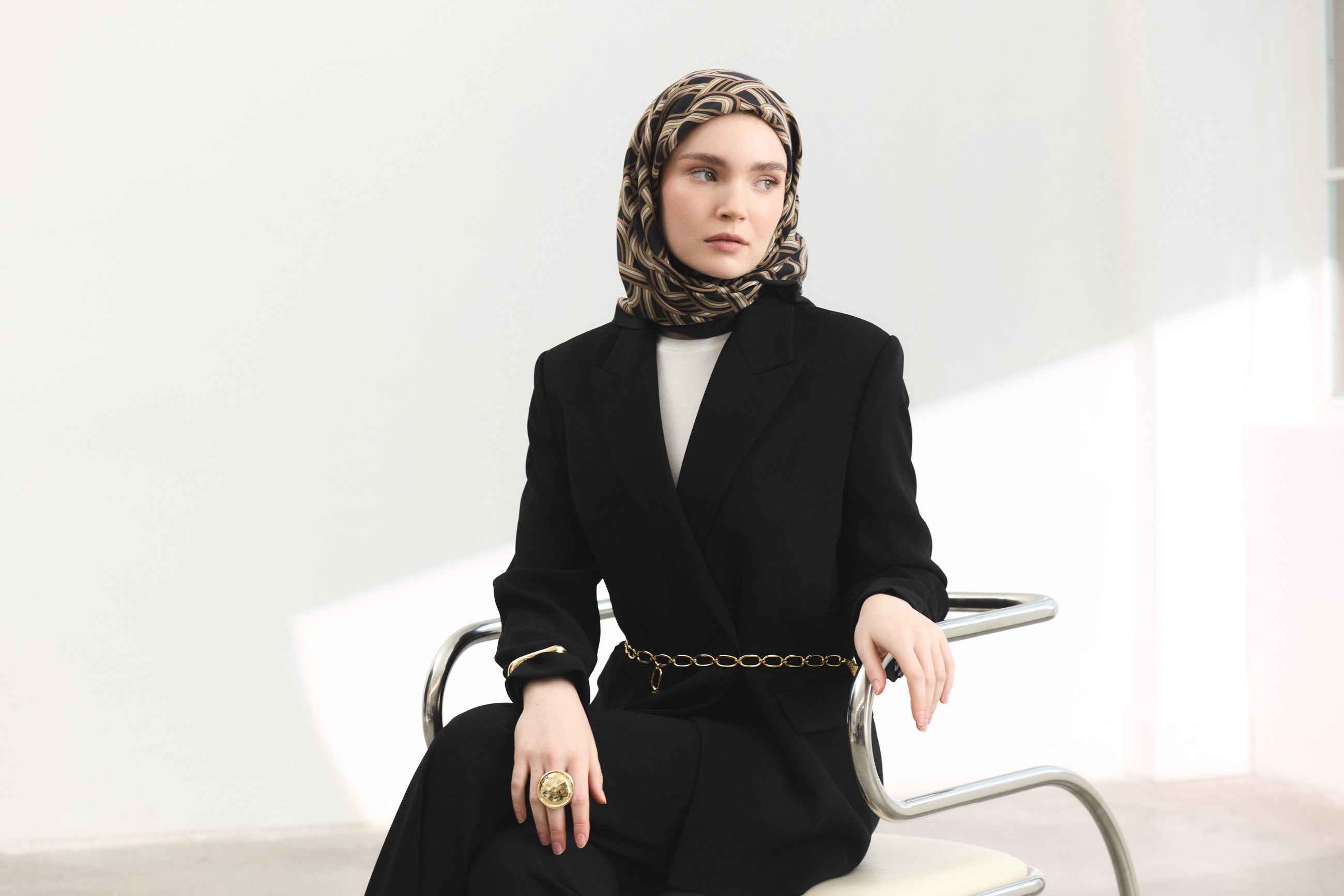 Zamansız Eşarp Modelleri: Doğal Dokularla Her Kombinle Muhteşem Uyum