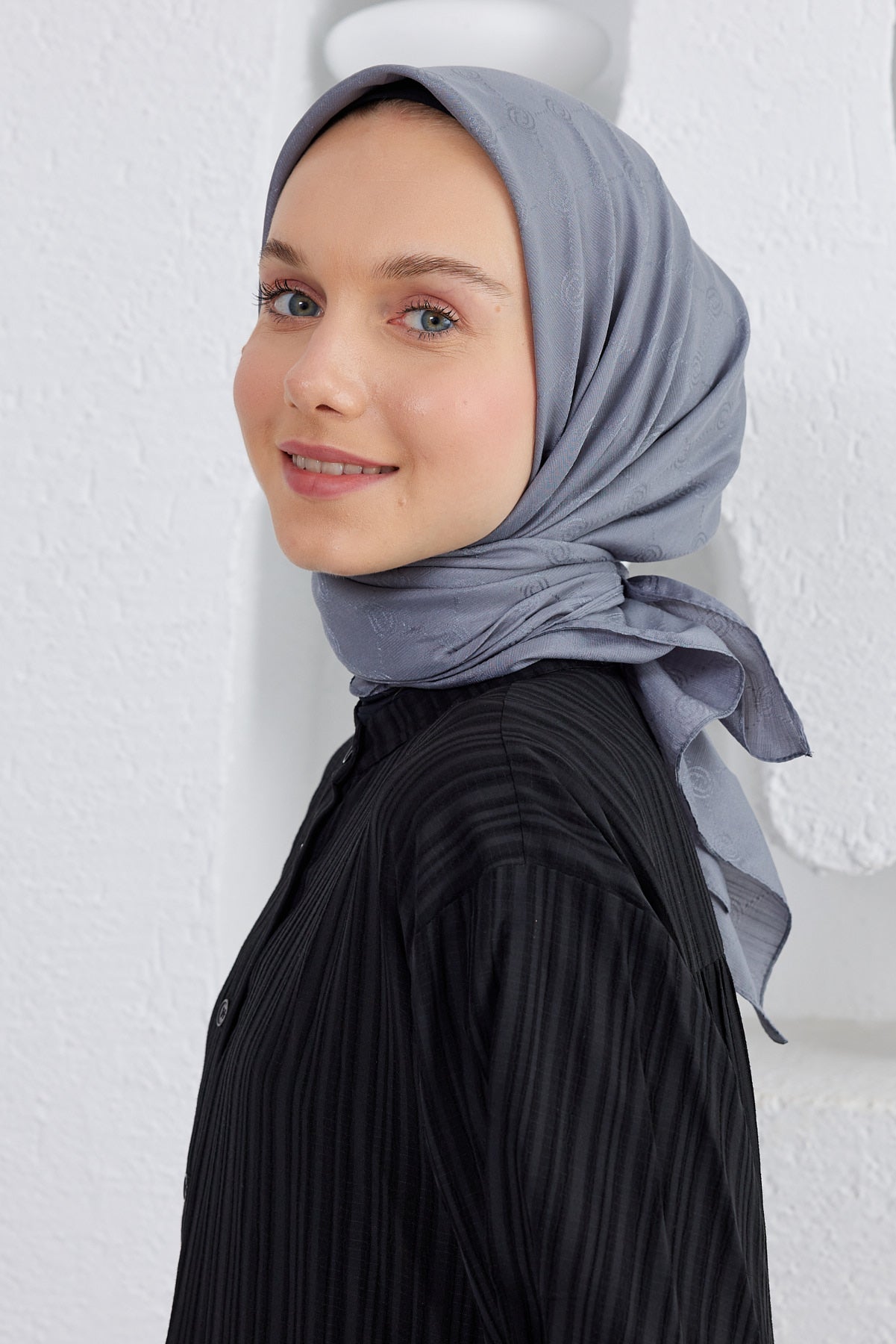Tesettür Giyim - Monogram Desen Eşarp - Gri - Emproyal
