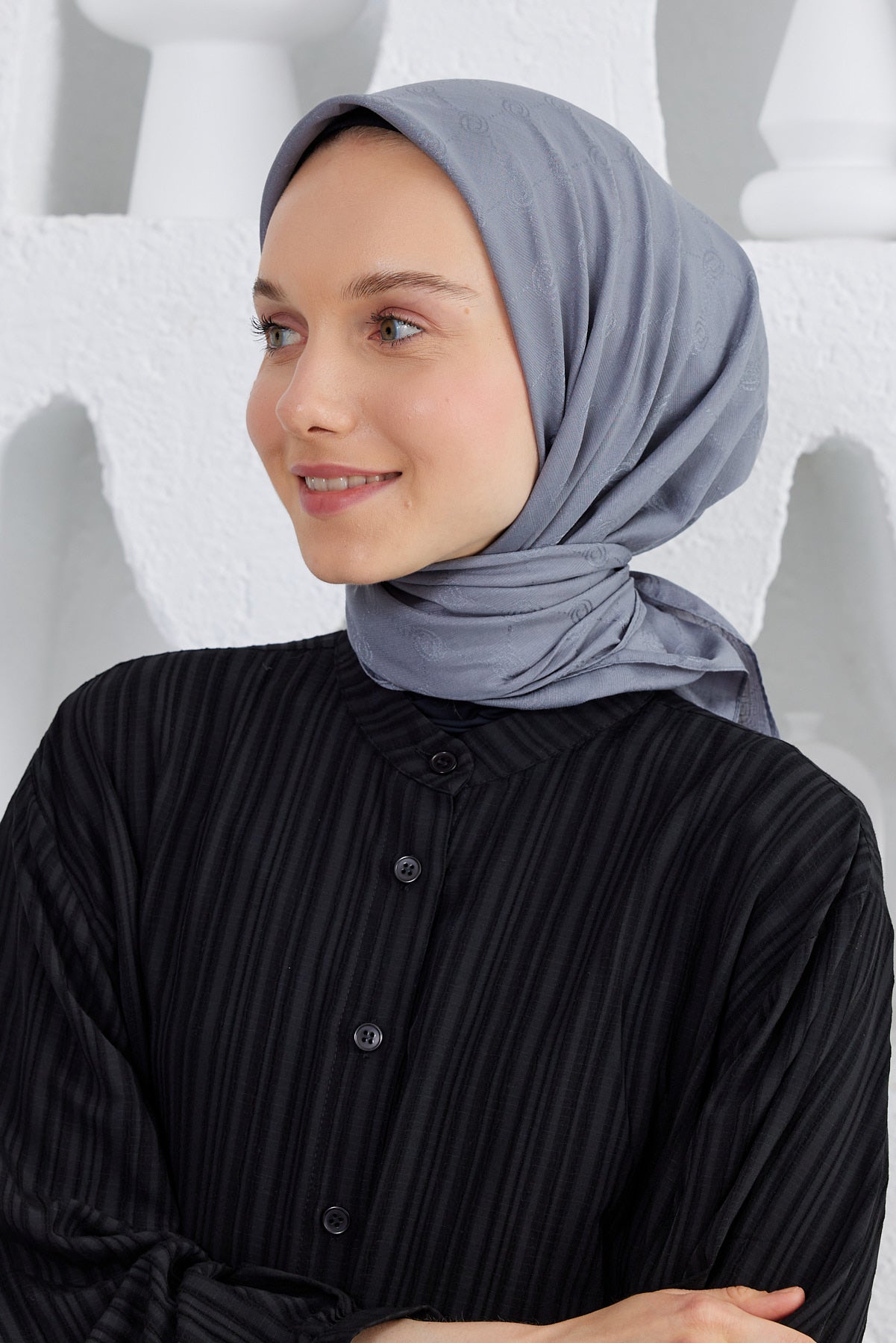 Tesettür Giyim - Monogram Desen Eşarp - Gri - Emproyal