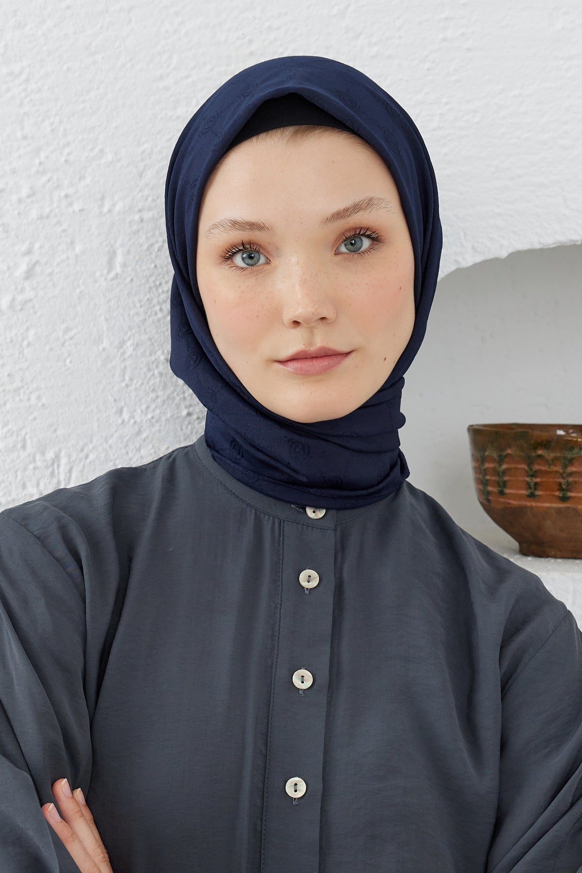 Tesettür Giyim - Monogram Desen Eşarp - Koyu Lacivert - Emproyal