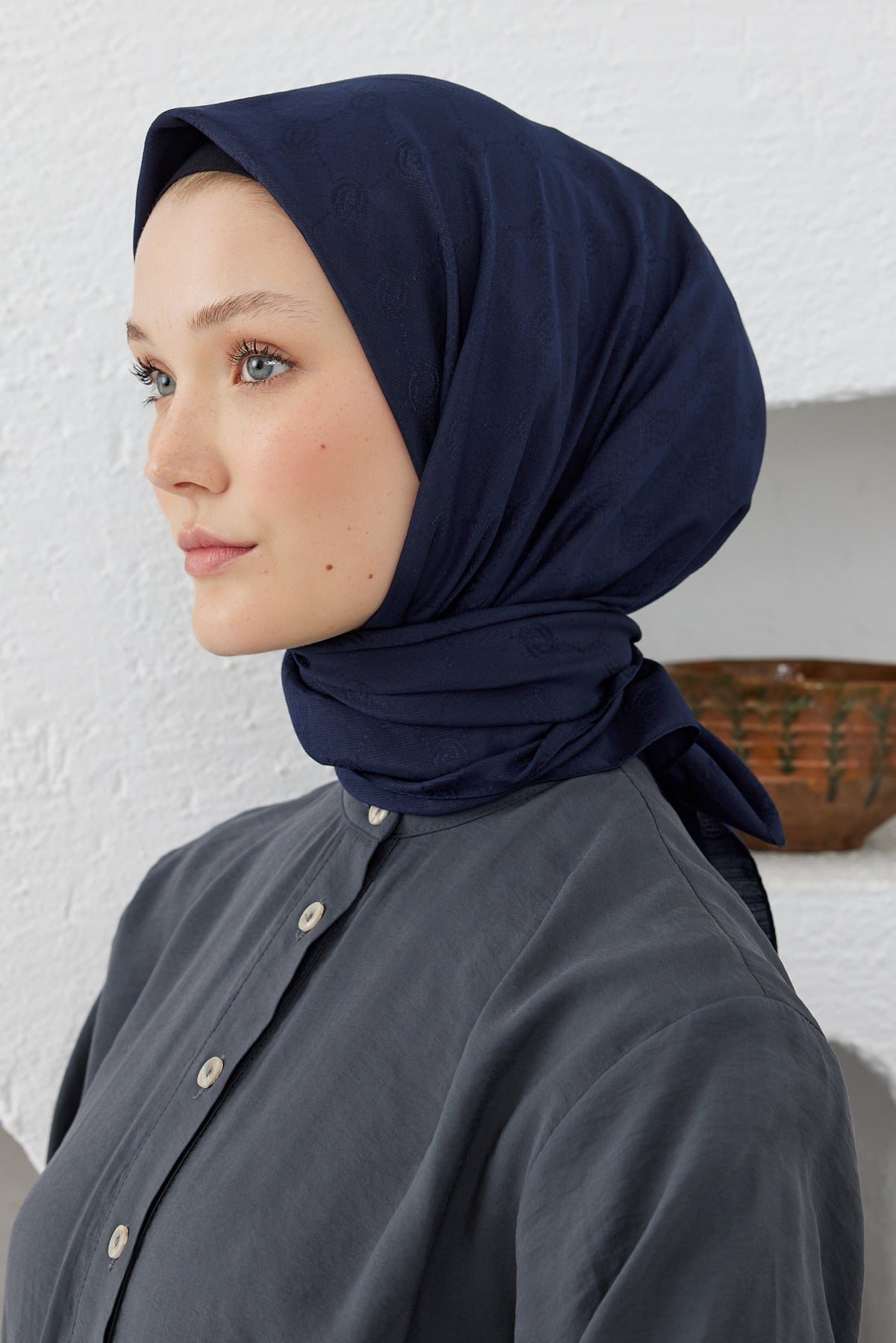 Tesettür Giyim - Monogram Desen Eşarp - Koyu Lacivert - Emproyal
