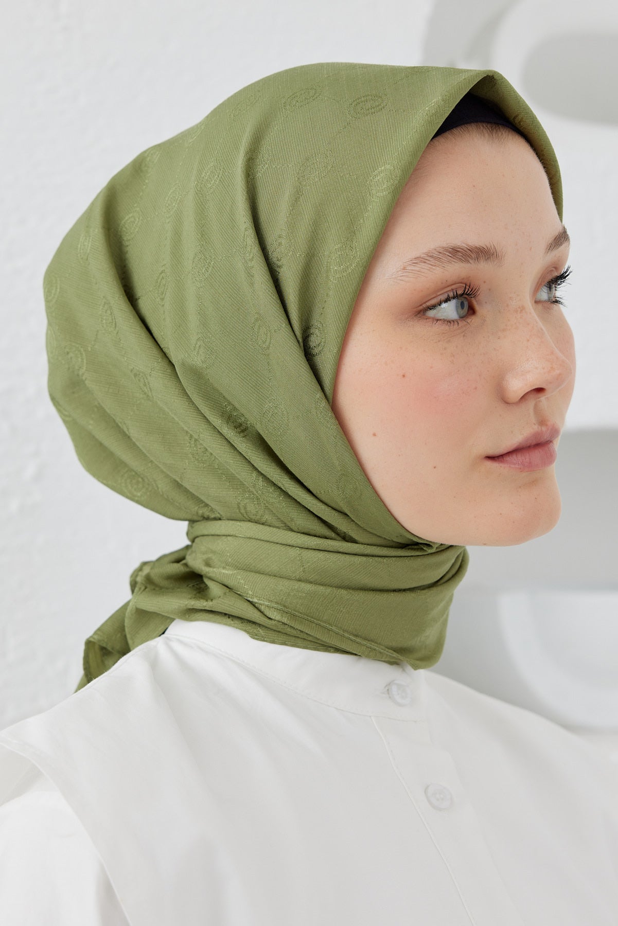 Tesettür Giyim - Monogram Desen Eşarp - Haki - Emproyal