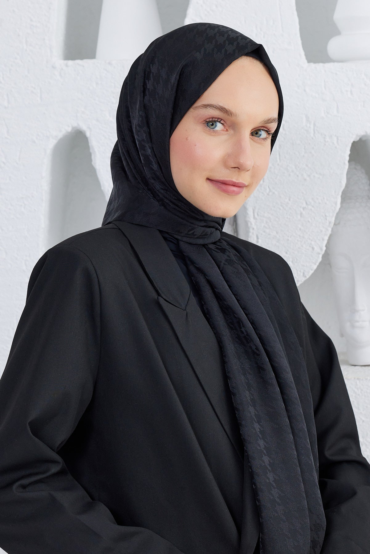 Tesettür Giyim - Jakar Janjan Kazayağı Desen Şal - Siyah - Emproyal