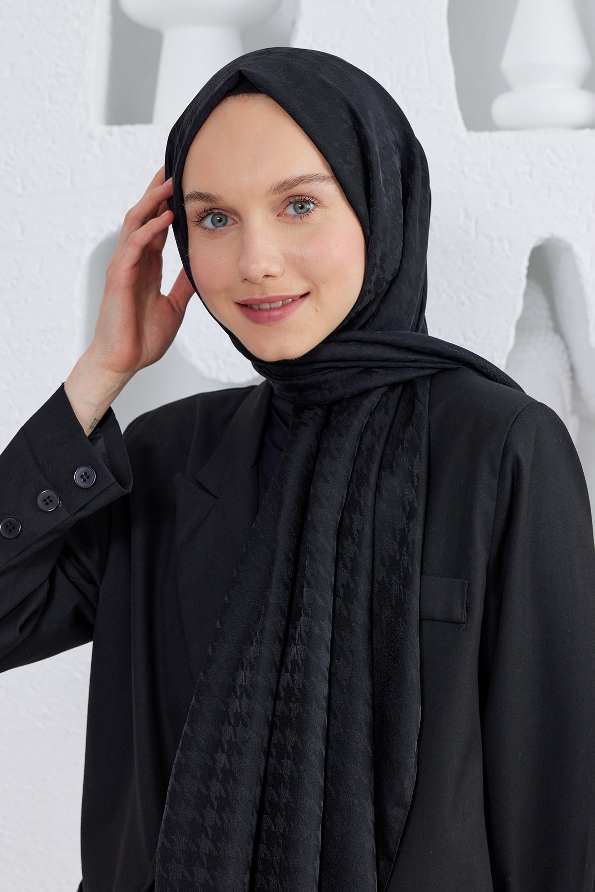 Tesettür Giyim - Jakar Janjan Kazayağı Desen Şal - Siyah - Emproyal