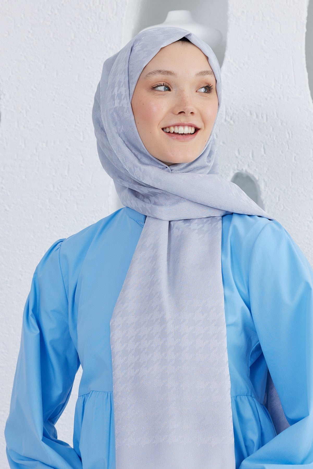 Tesettür Giyim - Jakar Janjan Kazayağı Desen Şal - Gümüş - Emproyal