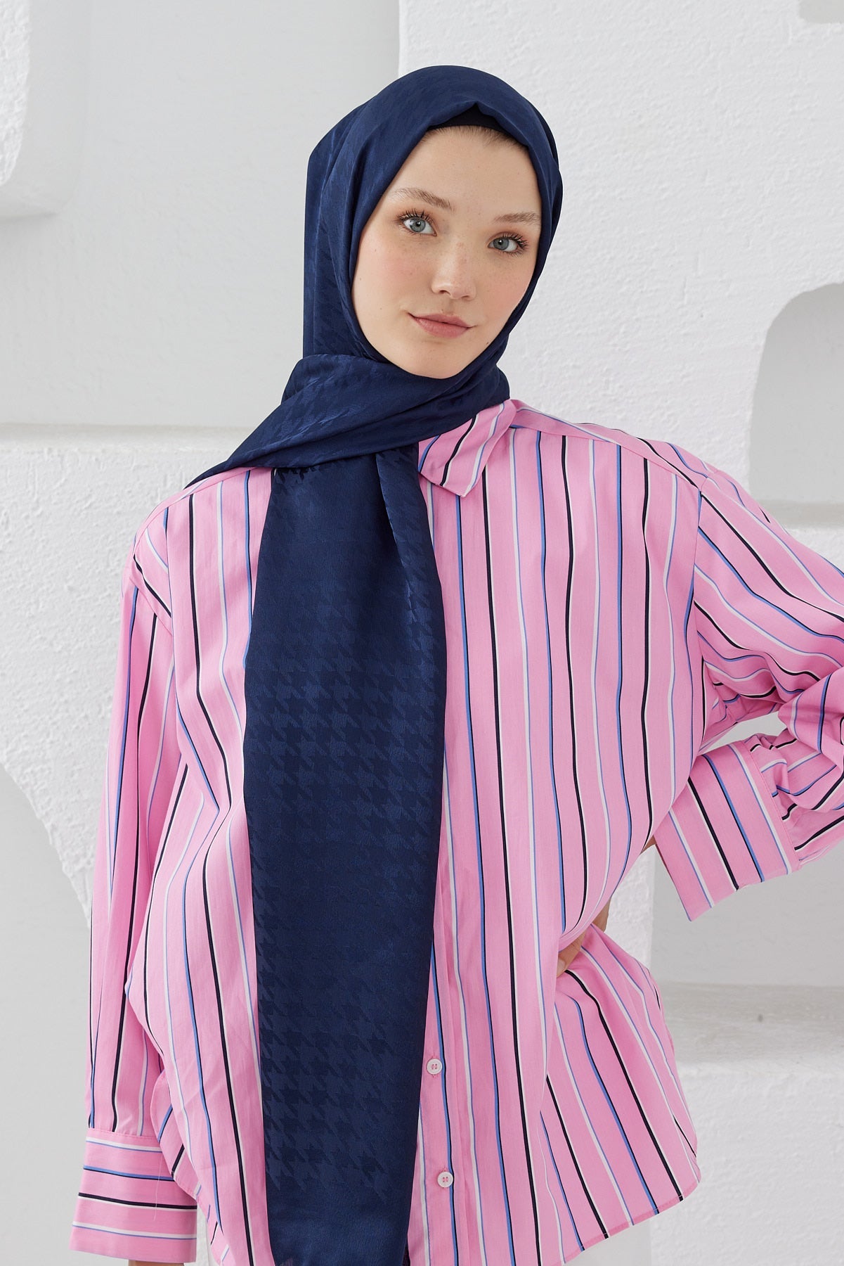 Tesettür Giyim - Jakar Janjan Kazayağı Desen Şal - Lacivert - Emproyal