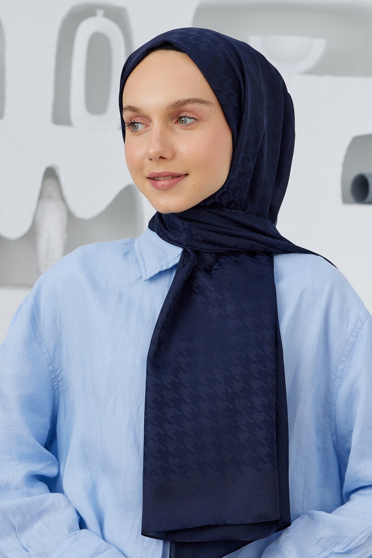 Tesettür Giyim - Jakar Janjan Kazayağı Desen Şal - Koyu Lacivert - Emproyal