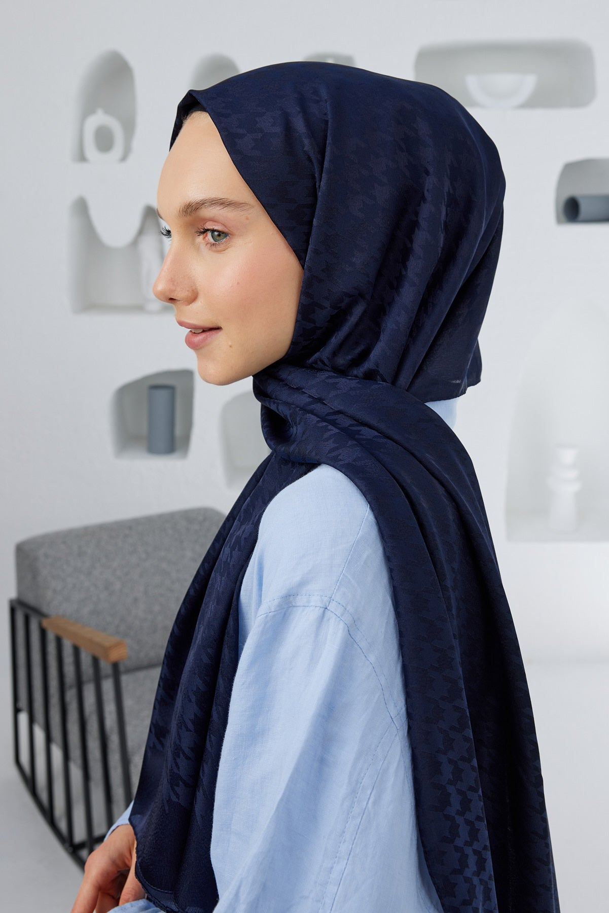 Tesettür Giyim - Jakar Janjan Kazayağı Desen Şal - Koyu Lacivert - Emproyal
