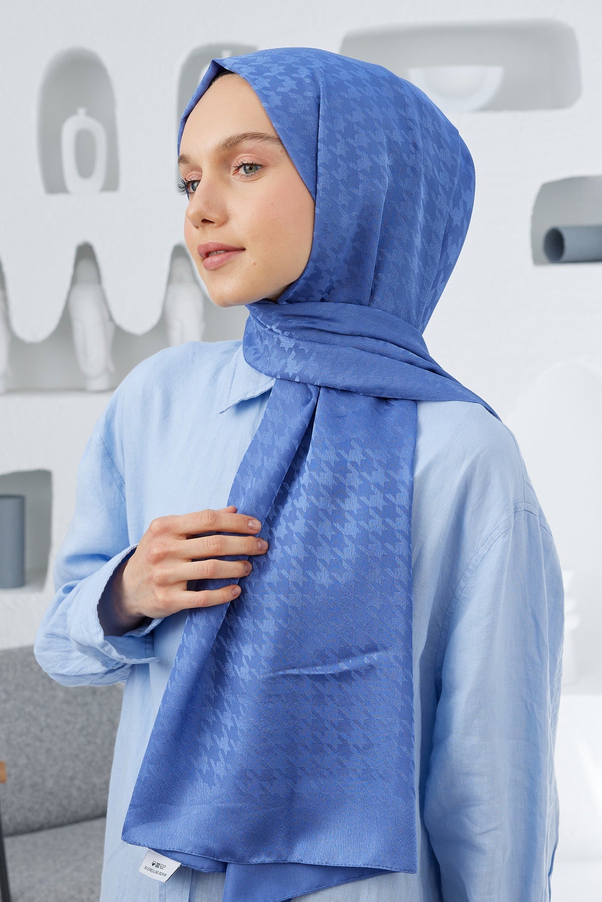 Tesettür Giyim - Jakar Janjan Kazayağı Desen Şal - İndigo - Mavi - Emproyal