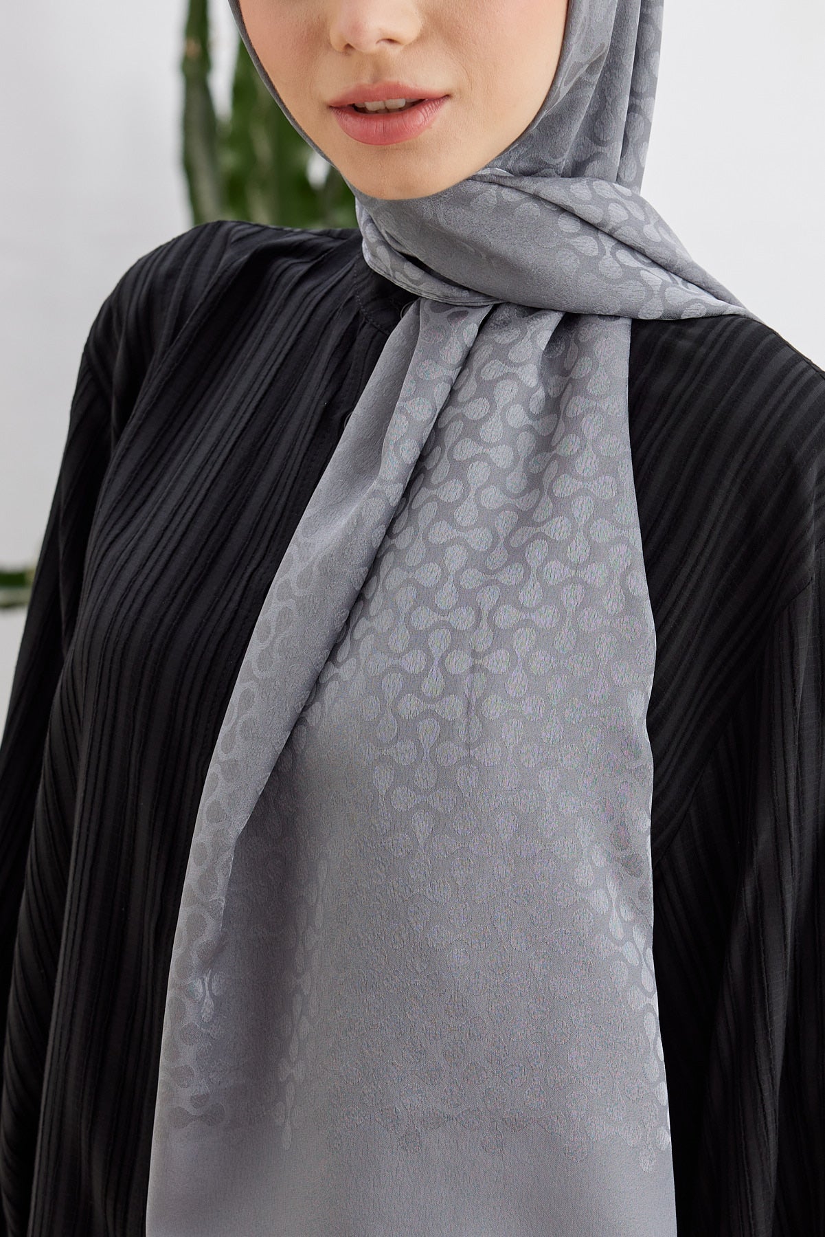 Tesettür Giyim - Jakar Janjan Koza Desen Şal - Füme - Emproyal