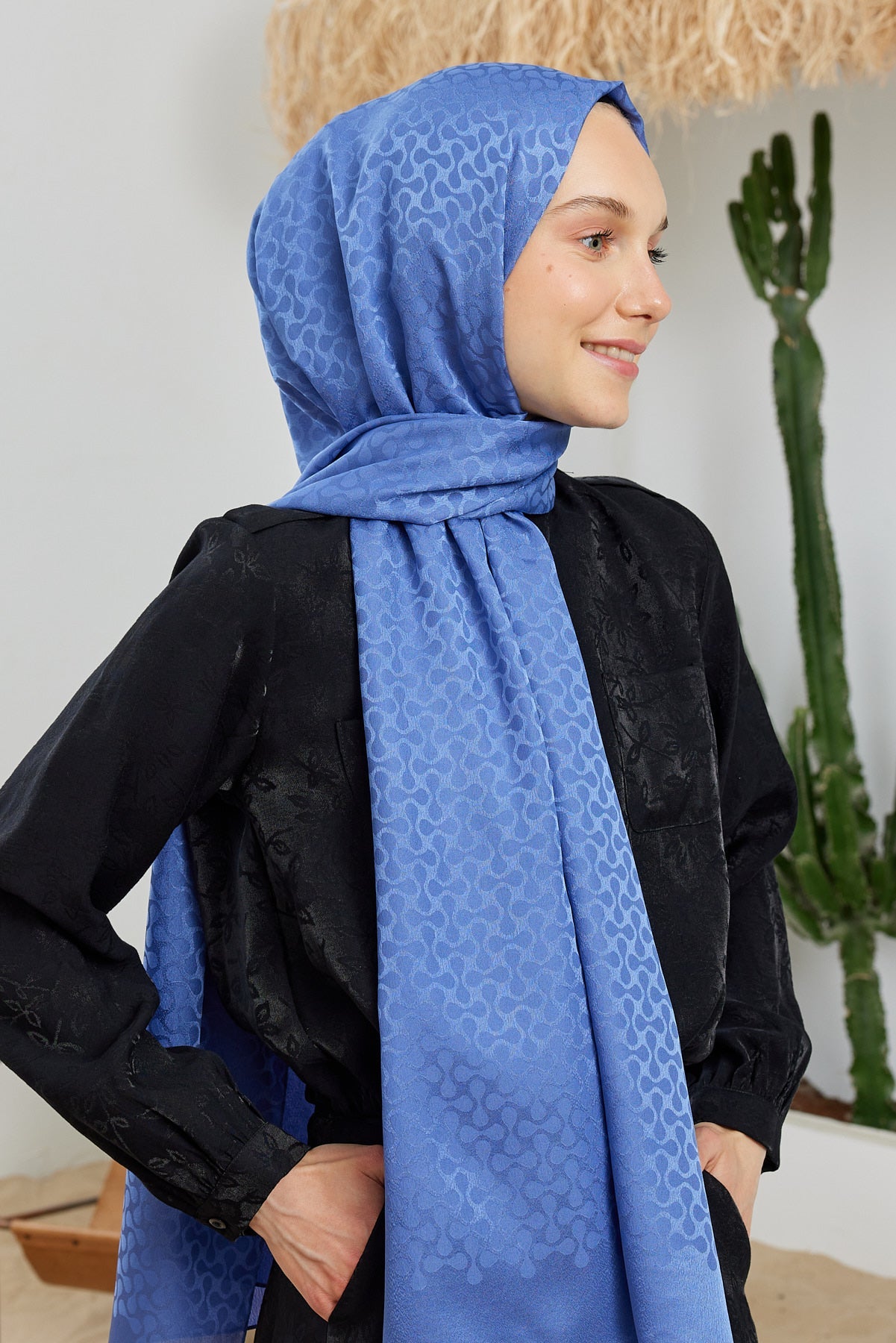 Tesettür Giyim - Jakar Janjan Koza Desen Şal - İndigo - Emproyal