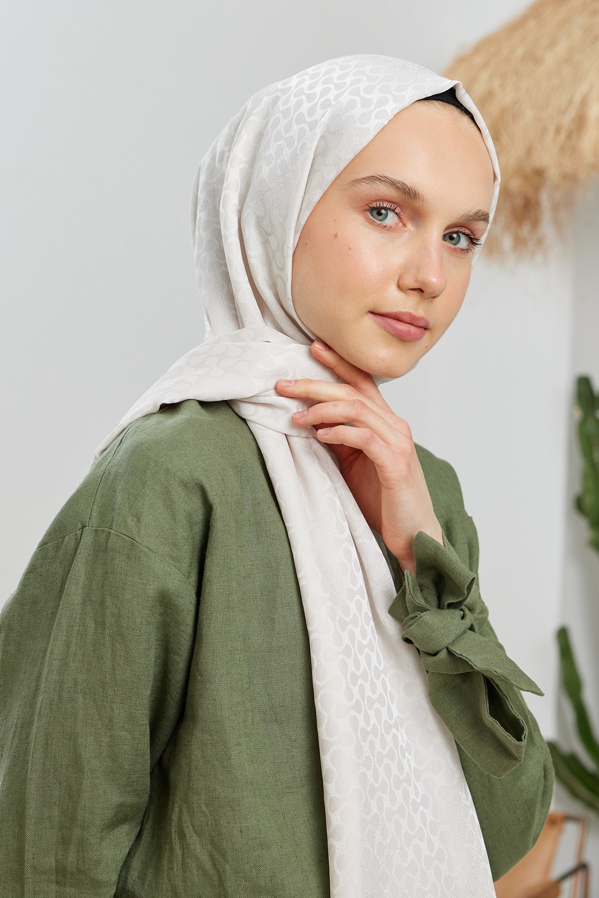 Tesettür Giyim - Jakar Janjan Koza Desen Şal - Krem - Emproyal