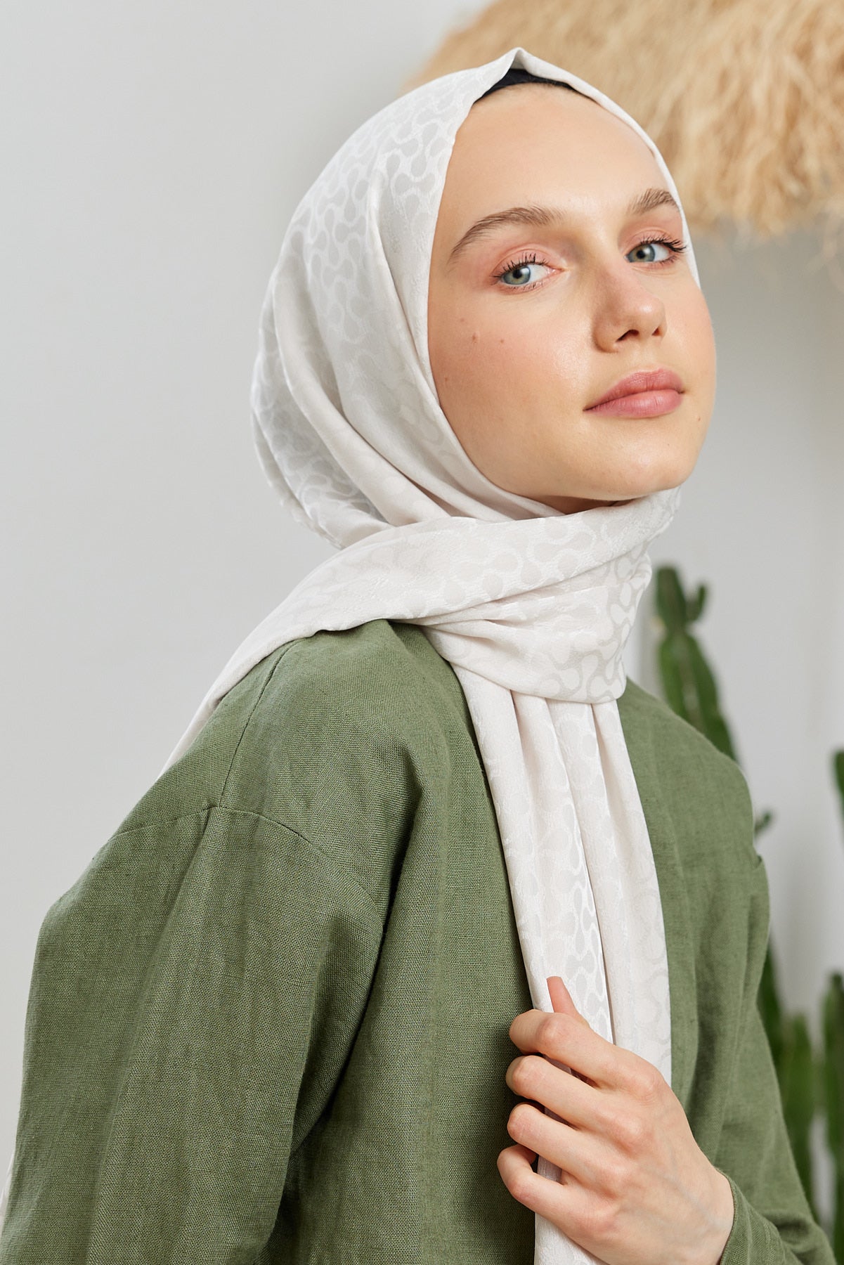 Tesettür Giyim - Jakar Janjan Koza Desen Şal - Krem - Emproyal