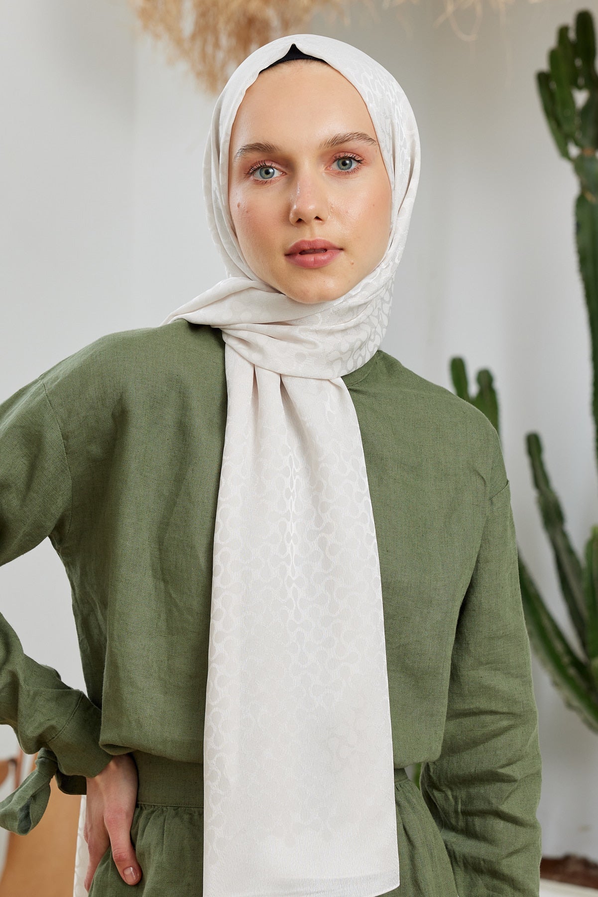 Tesettür Giyim - Jakar Janjan Koza Desen Şal - Krem - Emproyal