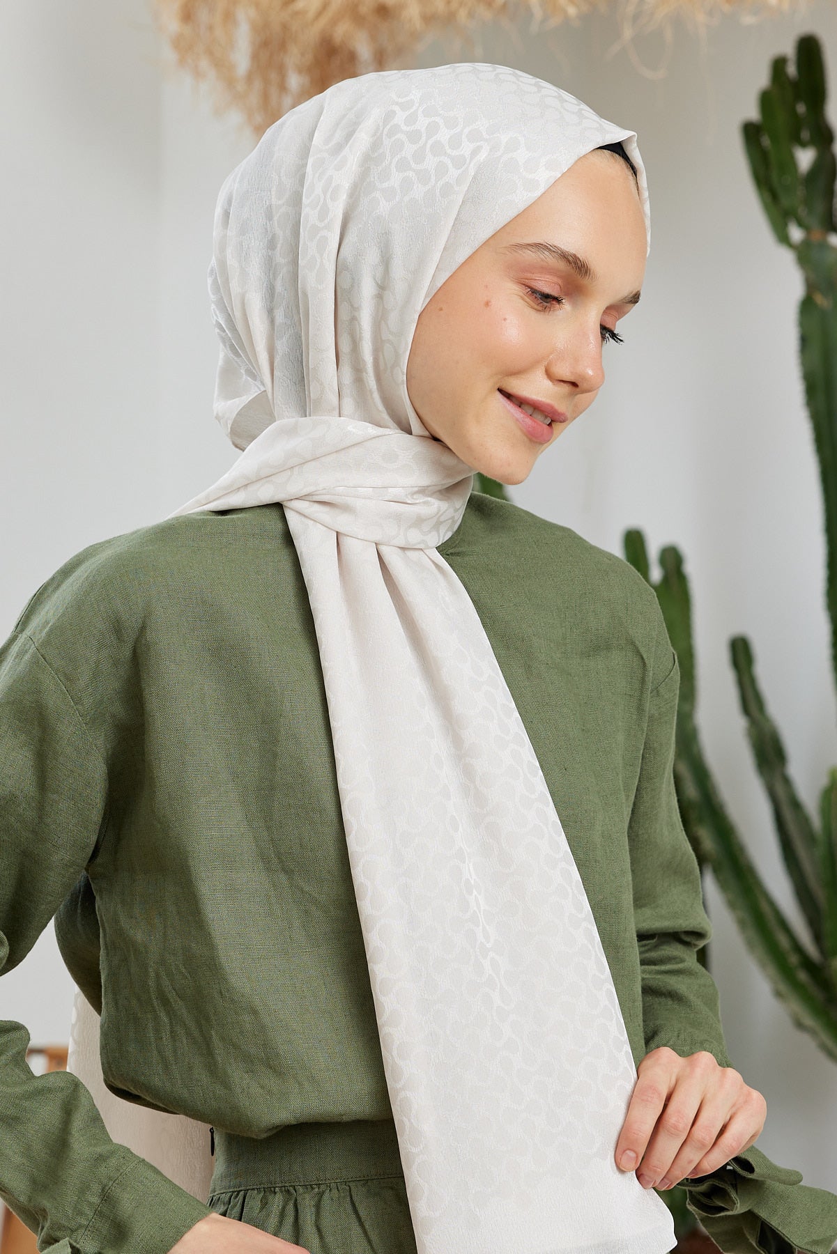 Tesettür Giyim - Jakar Janjan Koza Desen Şal - Krem - Emproyal