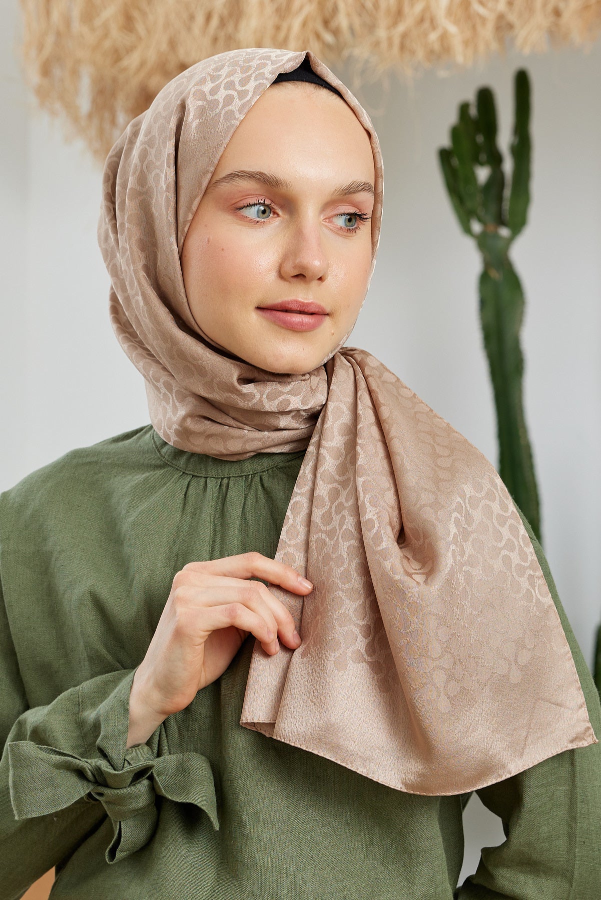 Tesettür Giyim - Jakar Janjan Koza Desen Şal - Vizon - Emproyal