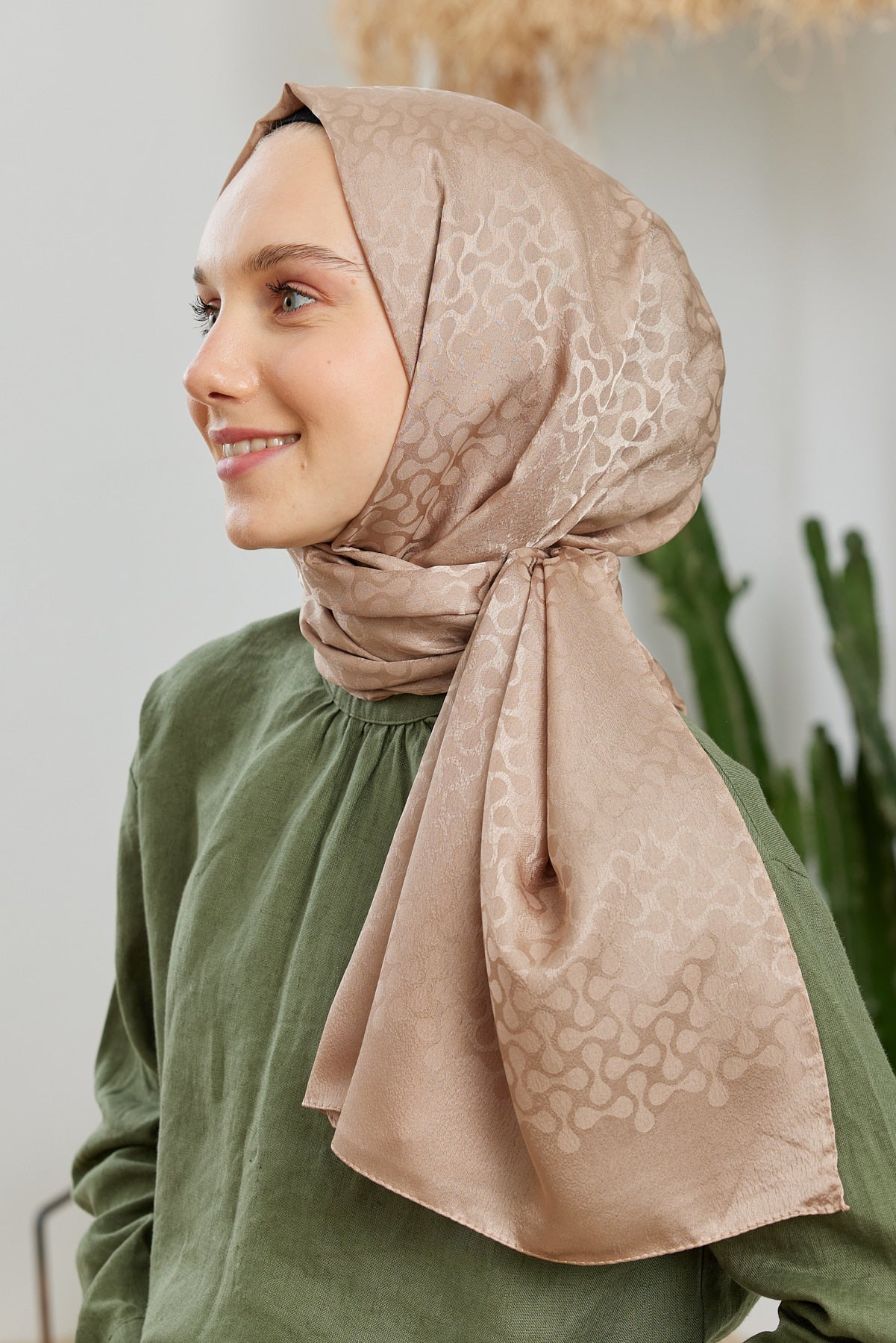 Tesettür Giyim - Jakar Janjan Koza Desen Şal - Vizon - Emproyal