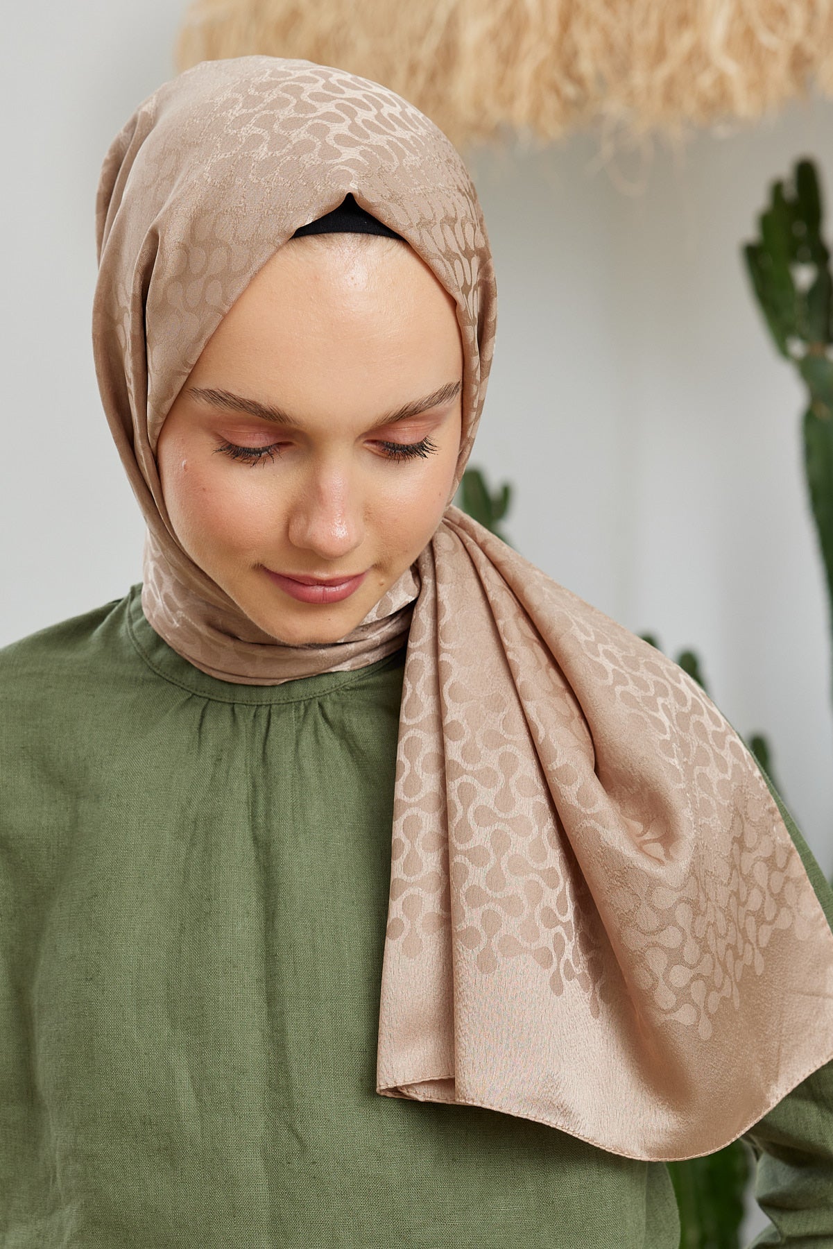 Tesettür Giyim - Jakar Janjan Koza Desen Şal - Vizon - Emproyal