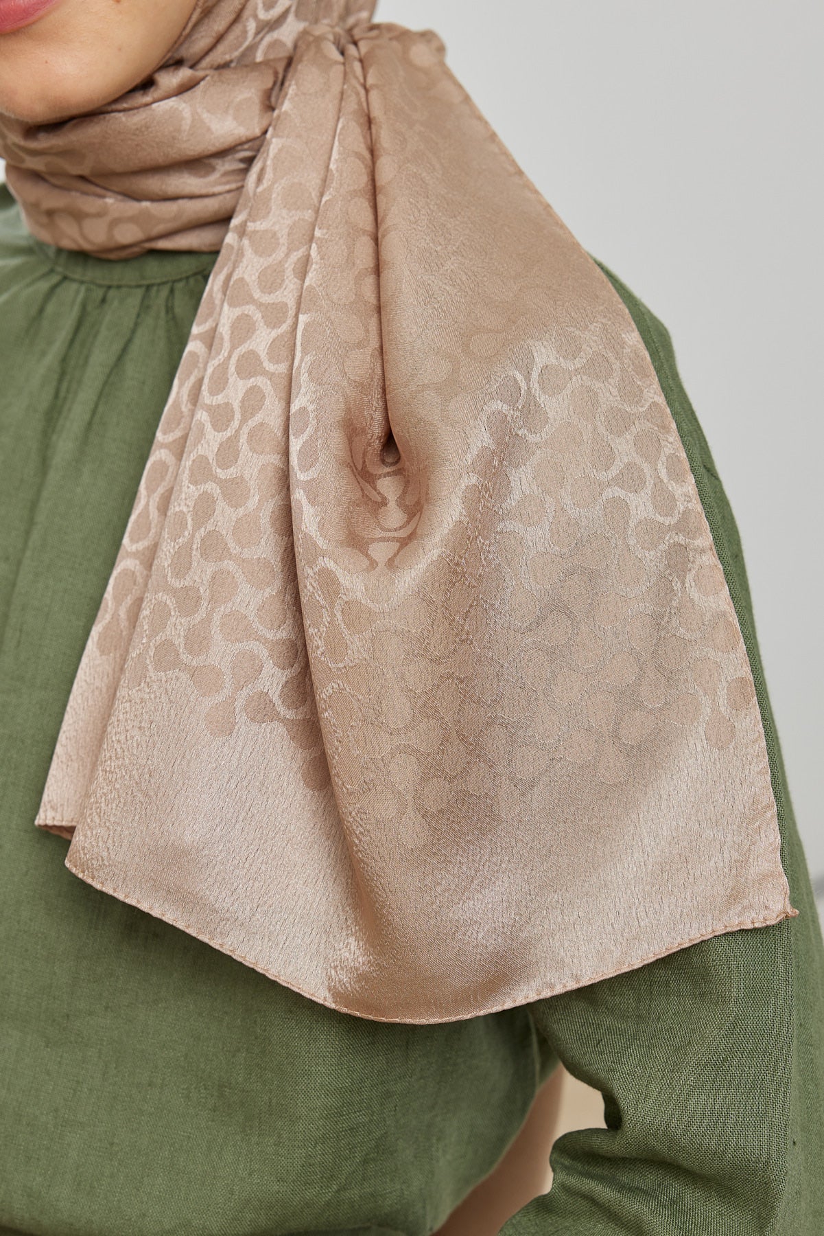 Tesettür Giyim - Jakar Janjan Koza Desen Şal - Vizon - Emproyal