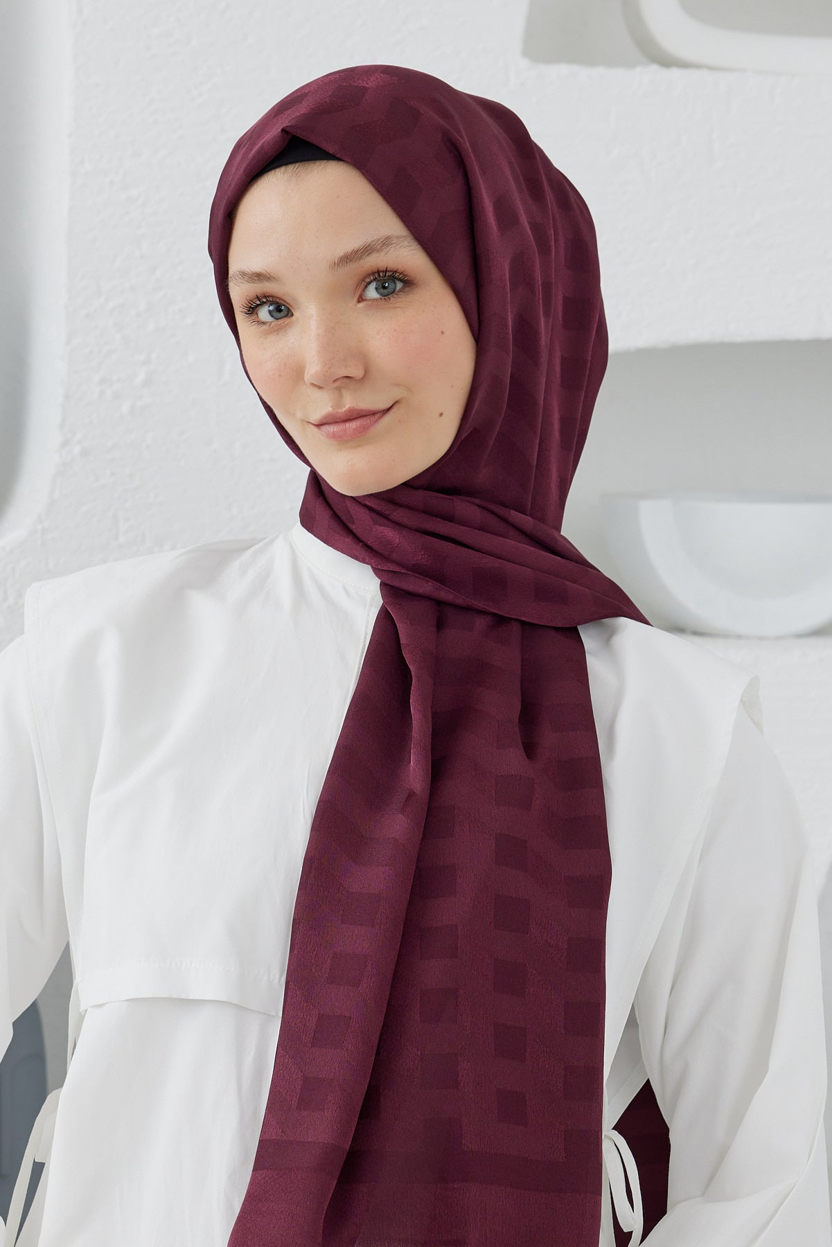 Tesettür Giyim - Jakar Janjan Mila Desen Şal - Bordo - Emproyal