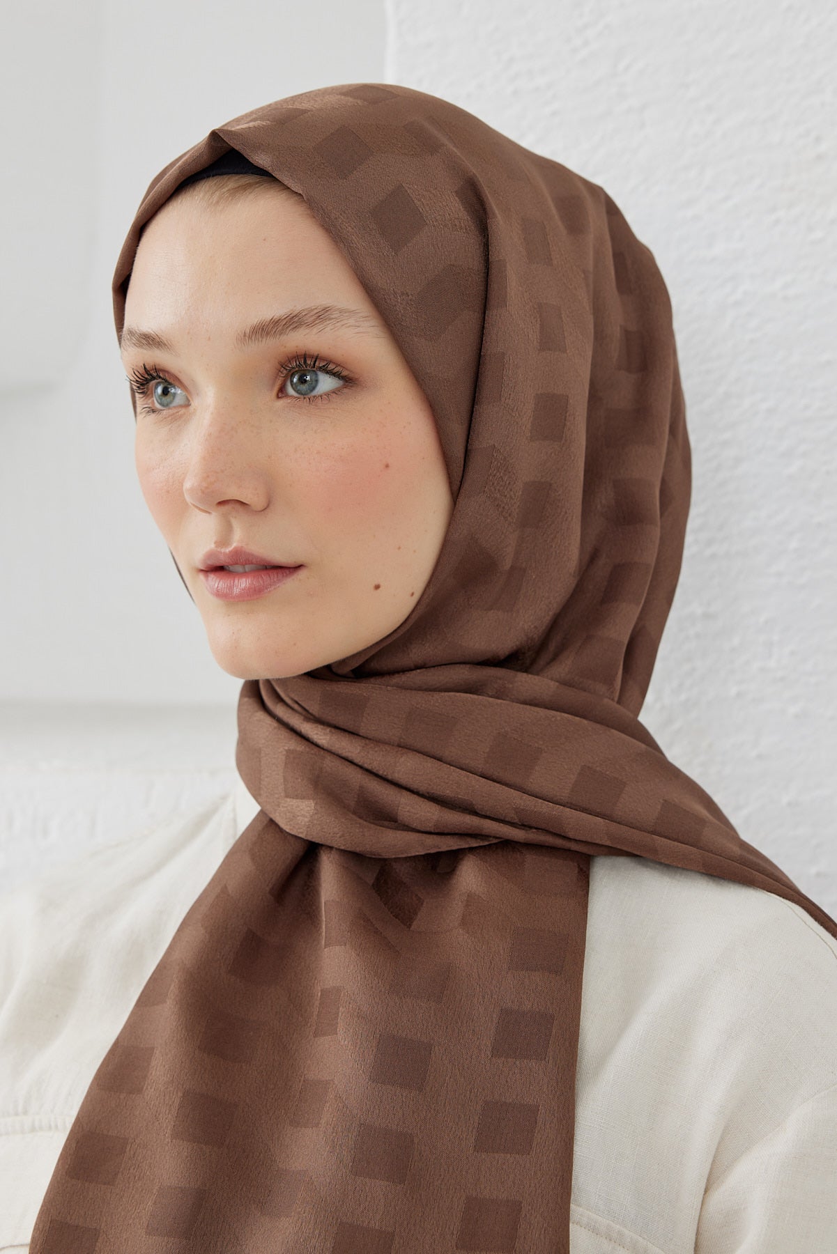 Tesettür Giyim - Jakar Janjan Mila Desen Şal - Kahverengi - Emproyal