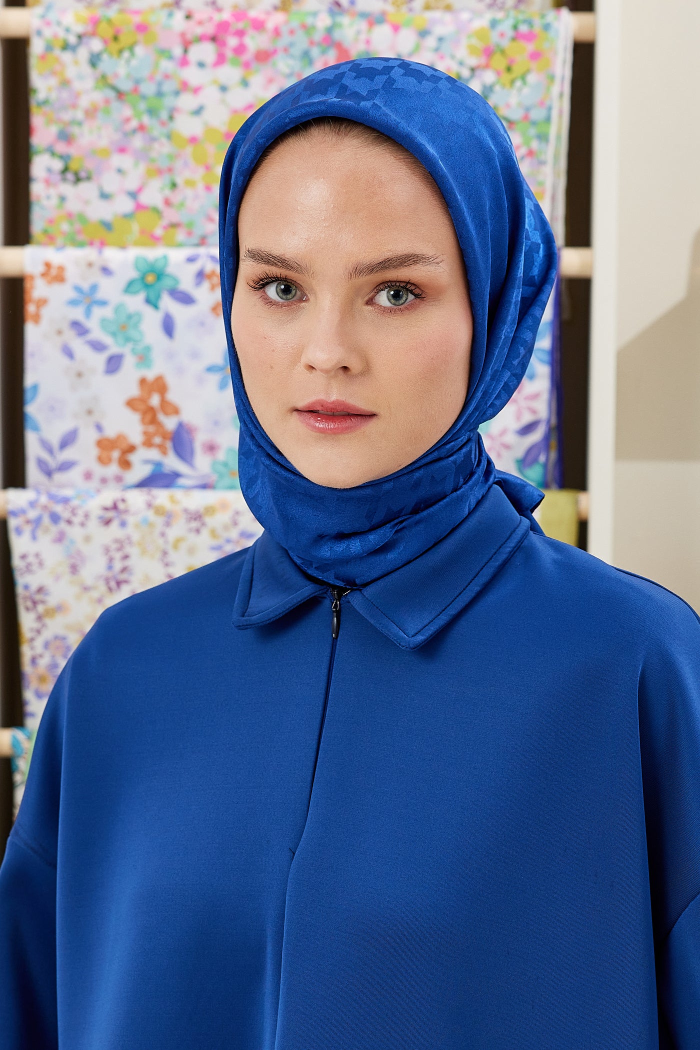 Tesettür Giyim - Jakar Janjan Kazayağı Desen Eşarp - Saks - Emproyal