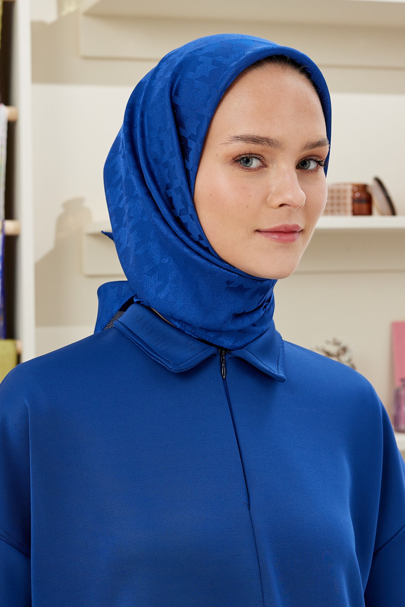 Tesettür Giyim - Jakar Janjan Kazayağı Desen Eşarp - Saks - Emproyal