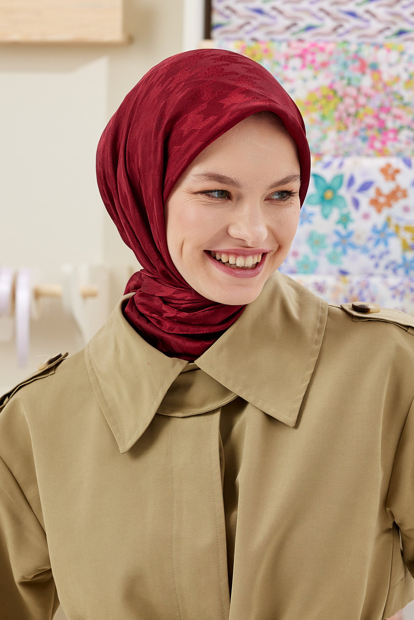 Tesettür Giyim - Jakar Janjan Kazayağı Desen Eşarp - Bordo - Emproyal