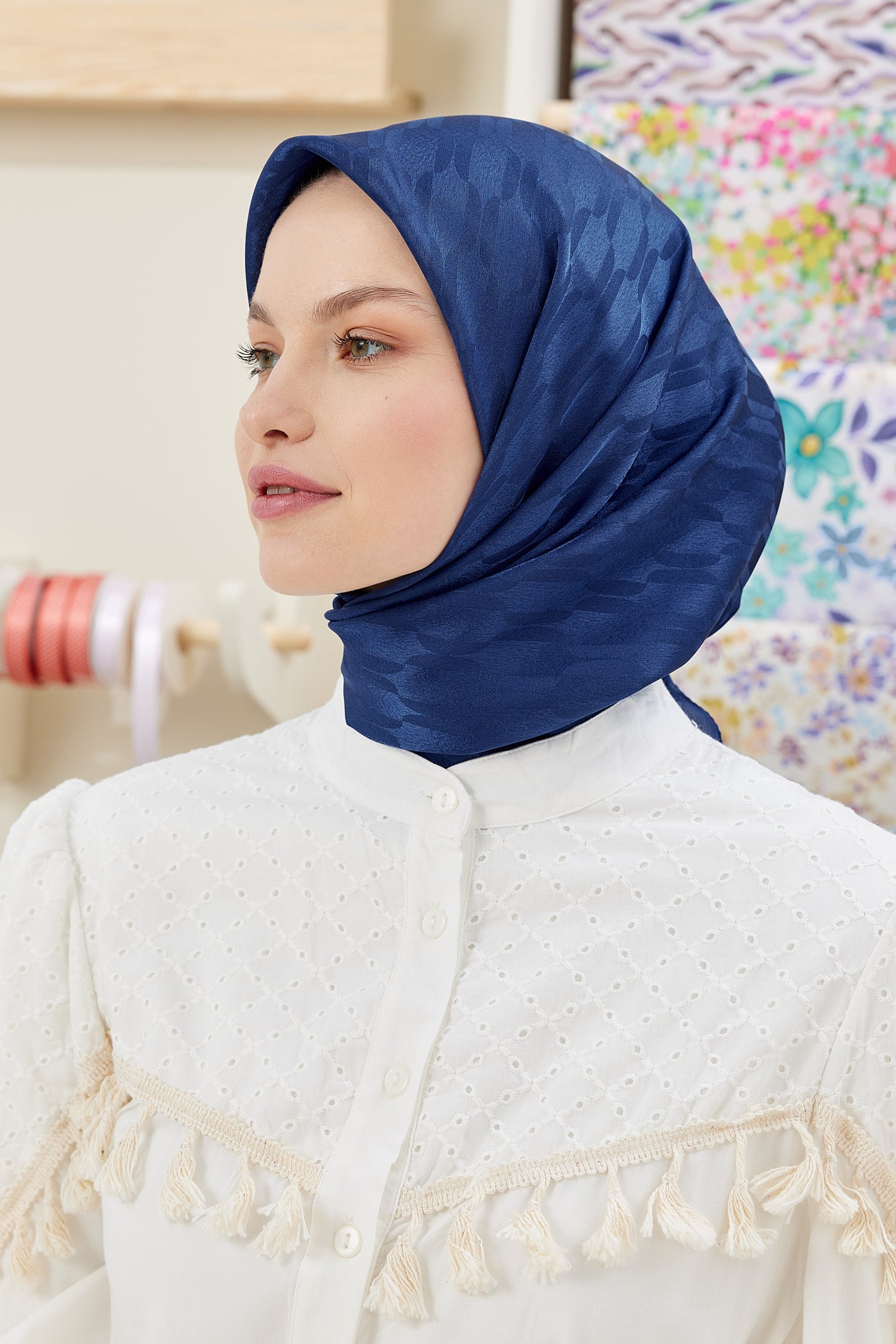 Tesettür Giyim - Jakar Janjan Zincir Desen Eşarp - Gece Mavisi - Emproyal