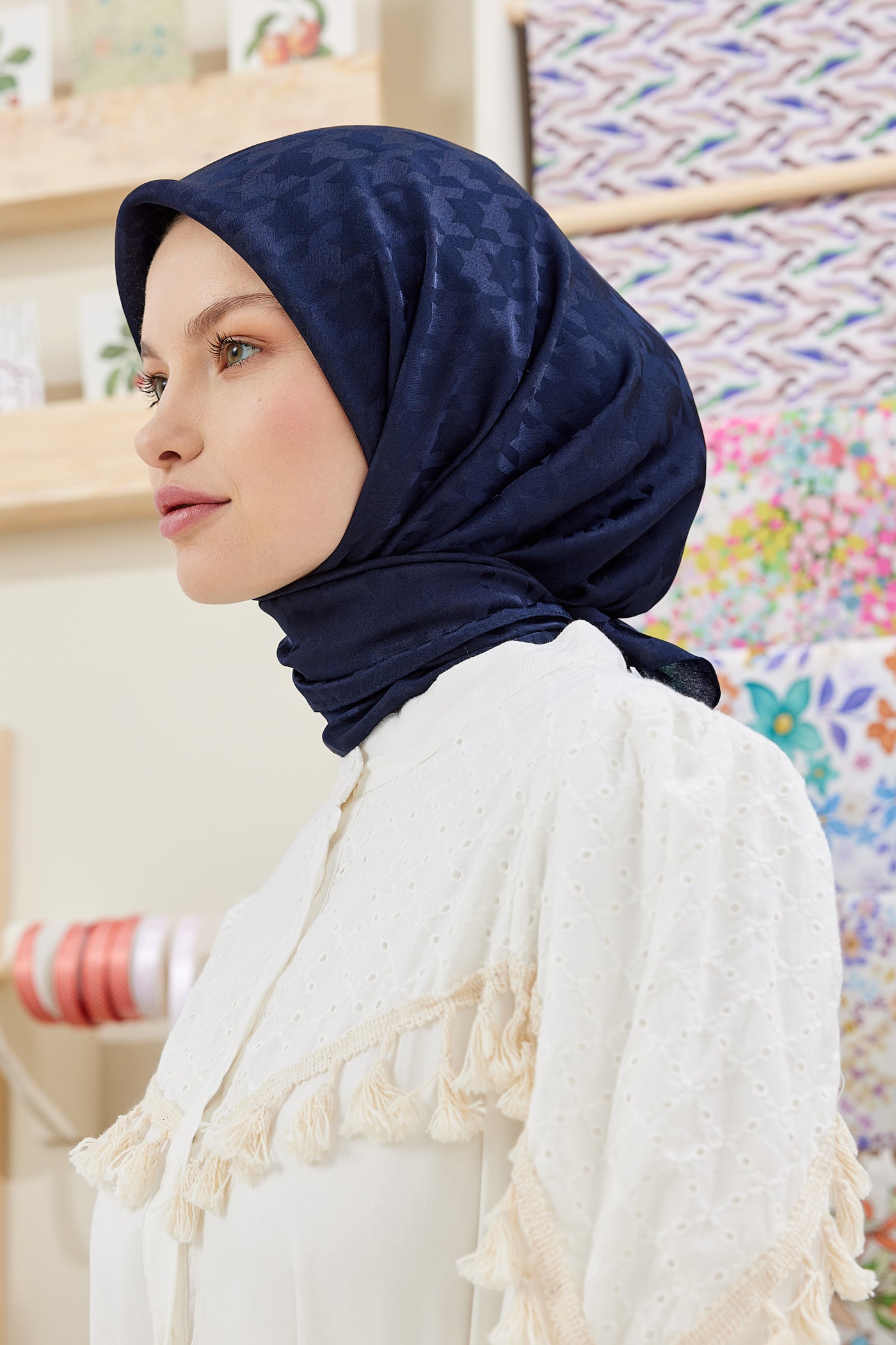 Tesettür Giyim - Jakar Janjan Kazayağı Desen Eşarp - Lacivert - Emproyal