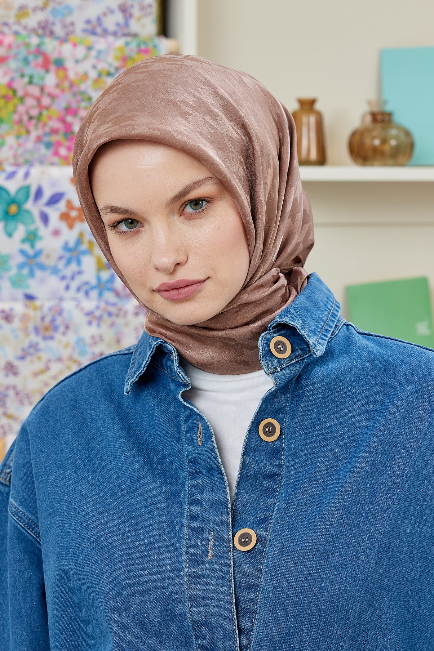 Tesettür Giyim - Jakar Janjan Kazayağı Desen Eşarp - Kahverengi - Emproyal