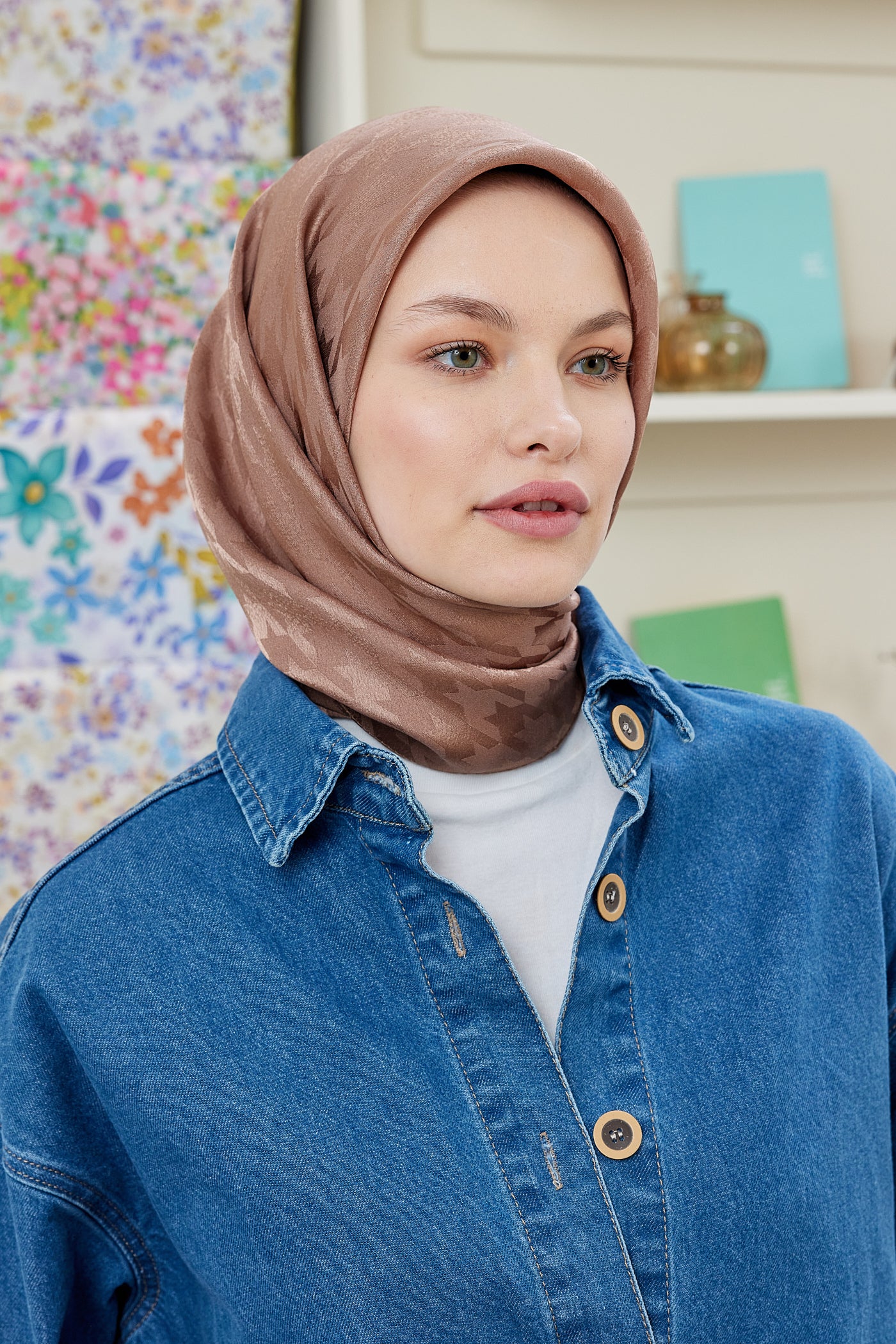 Tesettür Giyim - Jakar Janjan Kazayağı Desen Eşarp - Kahverengi - Emproyal