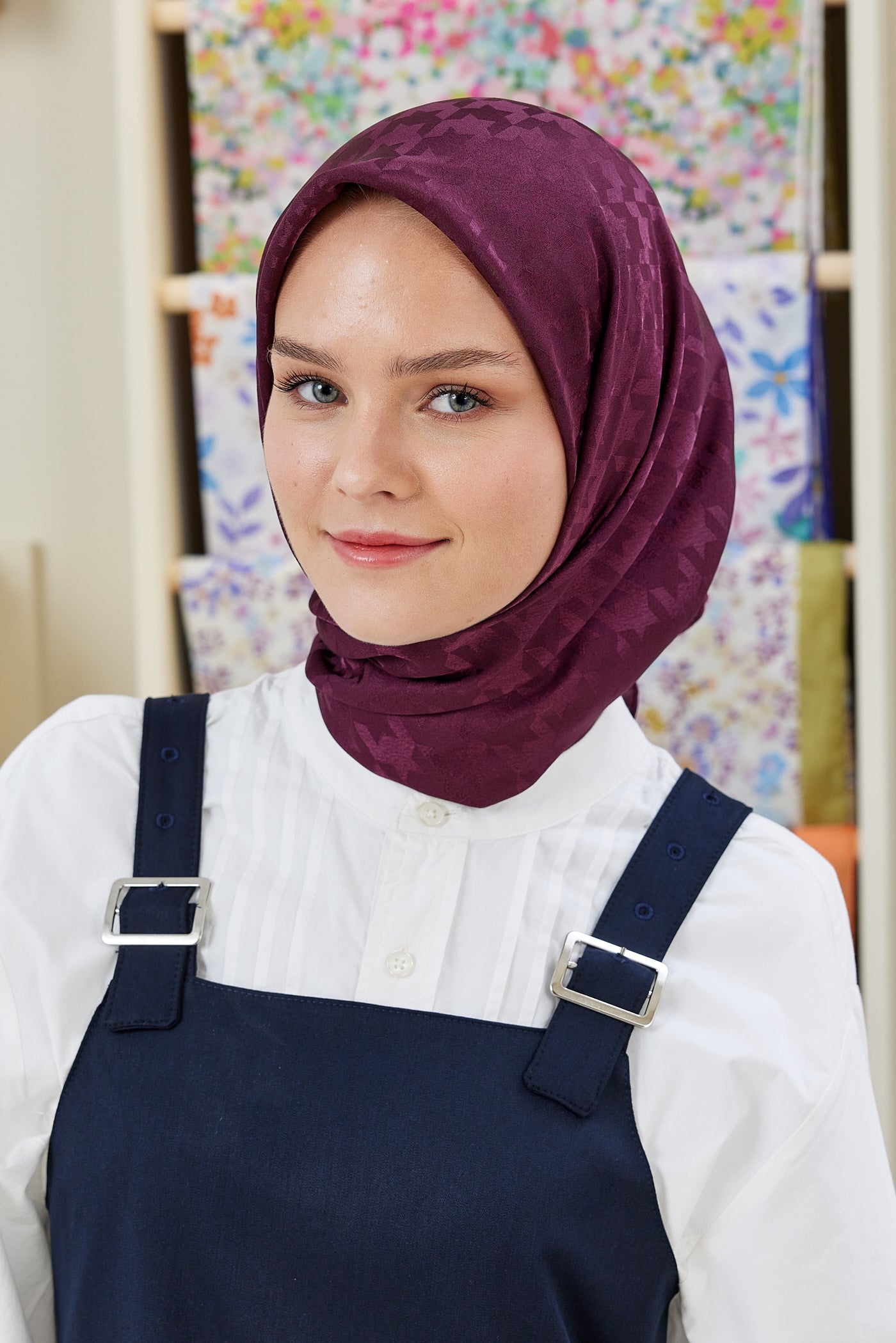 Tesettür Giyim - Jakar Janjan Kazayağı Desen Eşarp - Mürdüm - Emproyal