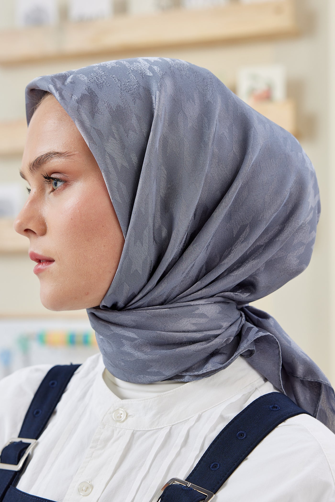 Tesettür Giyim - Jakar Janjan Kazayağı Desen Eşarp - Gri - Emproyal