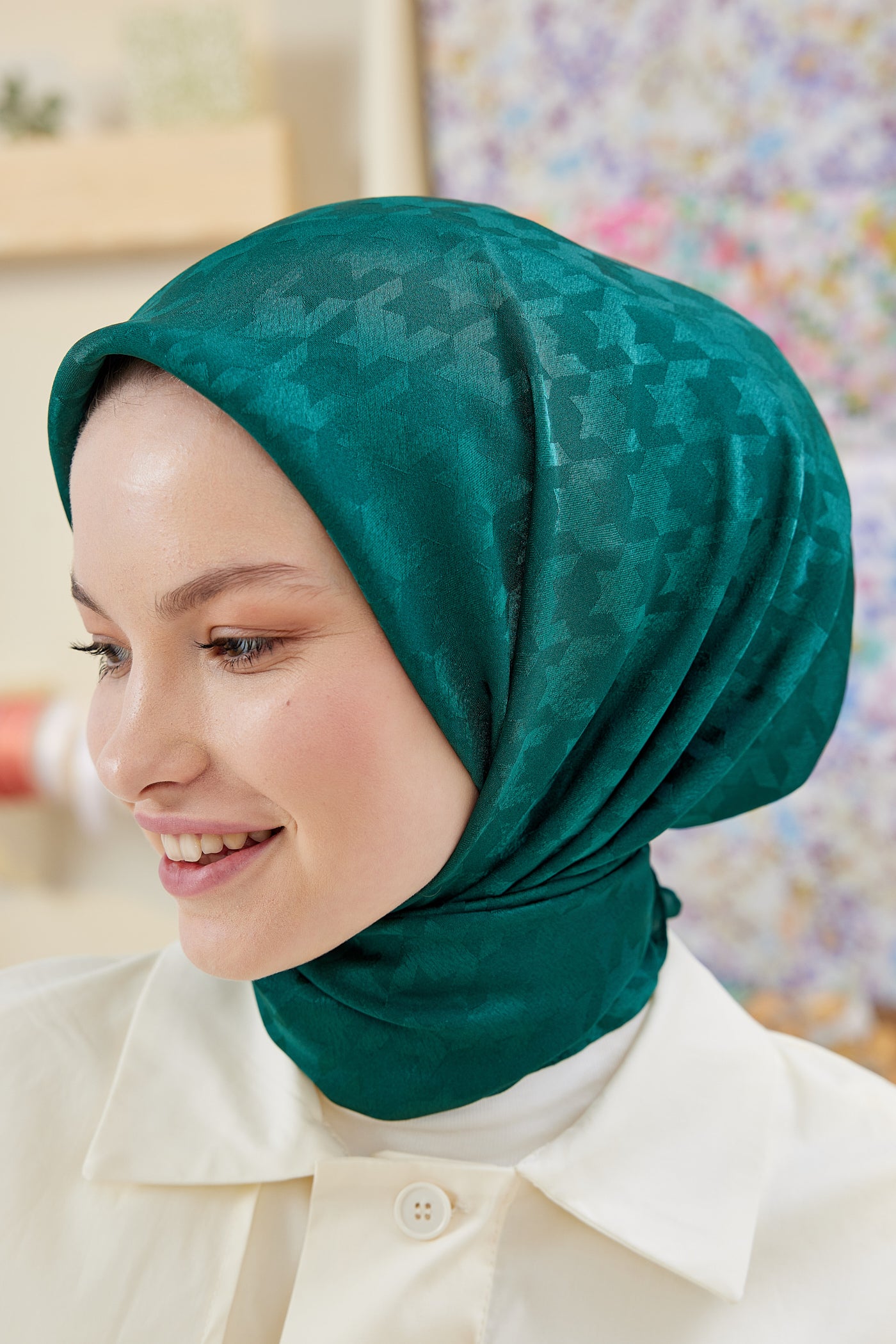 Tesettür Giyim - Jakar Janjan Kazayağı Desen Eşarp - Zümrüt - Emproyal