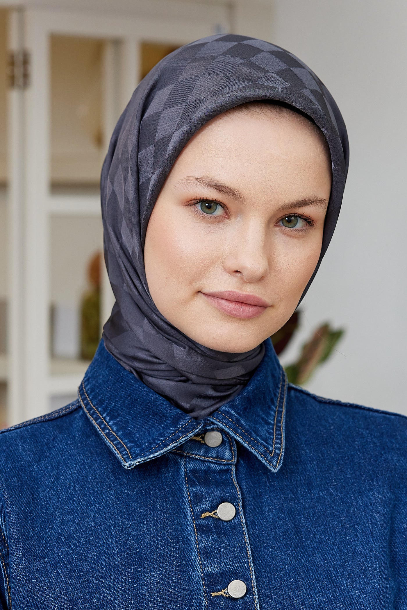 Tesettür Giyim - Jakar Janjan Dama Desen Eşarp - Füme - Emproyal