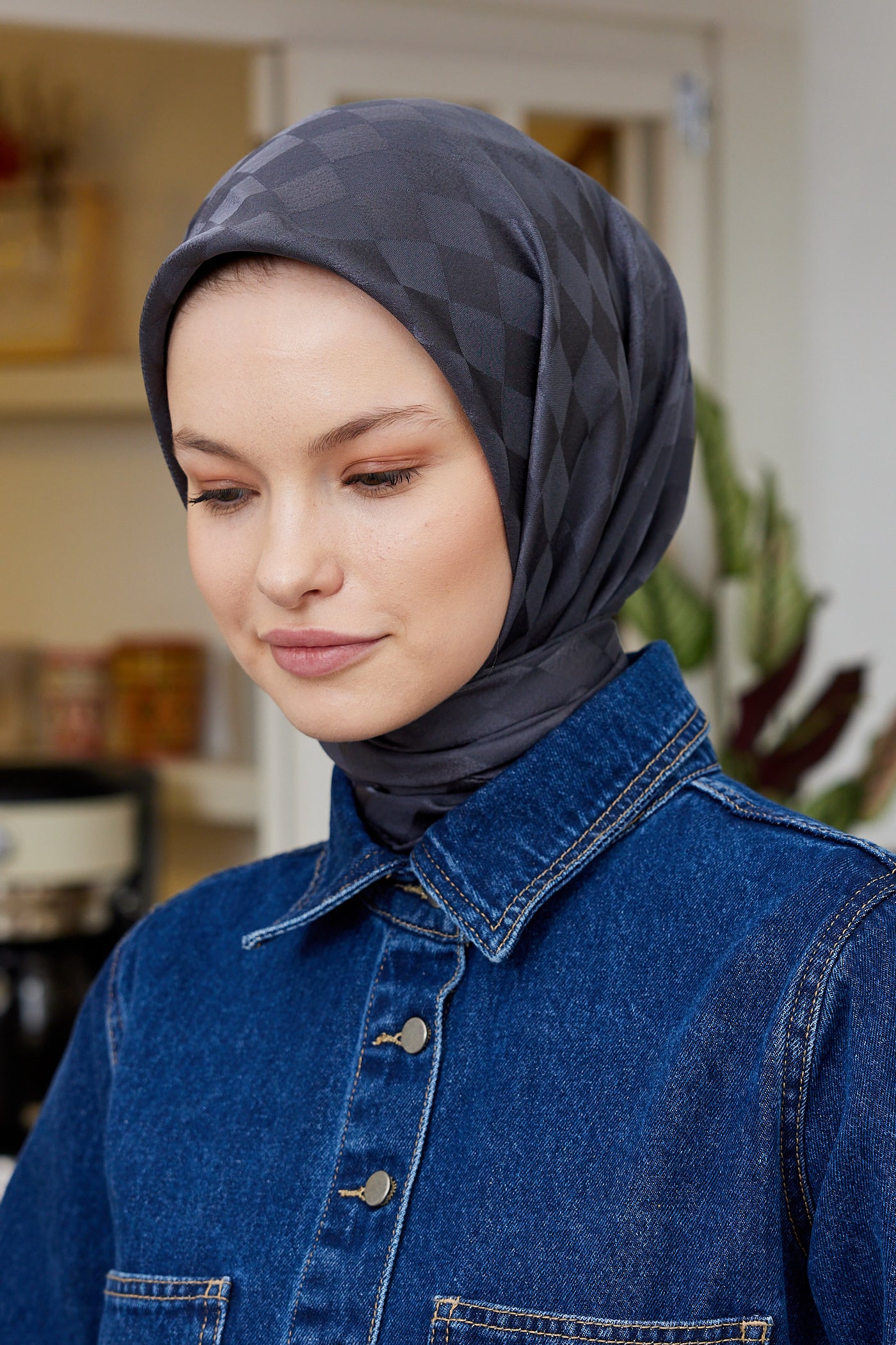 Tesettür Giyim - Jakar Janjan Dama Desen Eşarp - Füme - Emproyal