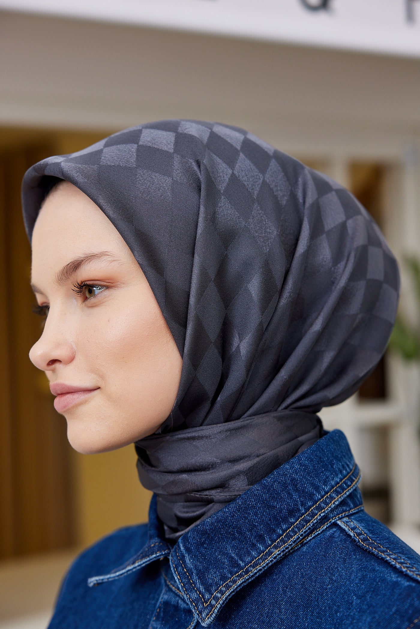 Tesettür Giyim - Jakar Janjan Dama Desen Eşarp - Füme - Emproyal