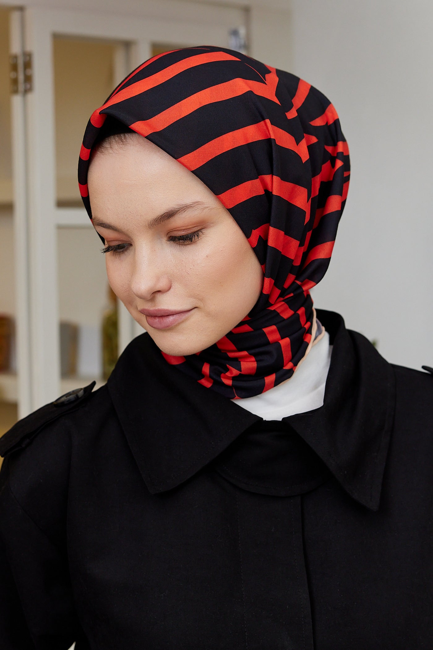 Tesettür Giyim - Pro Line Zebra Desen Eşarp - Siyah - Kırmızı - Emproyal