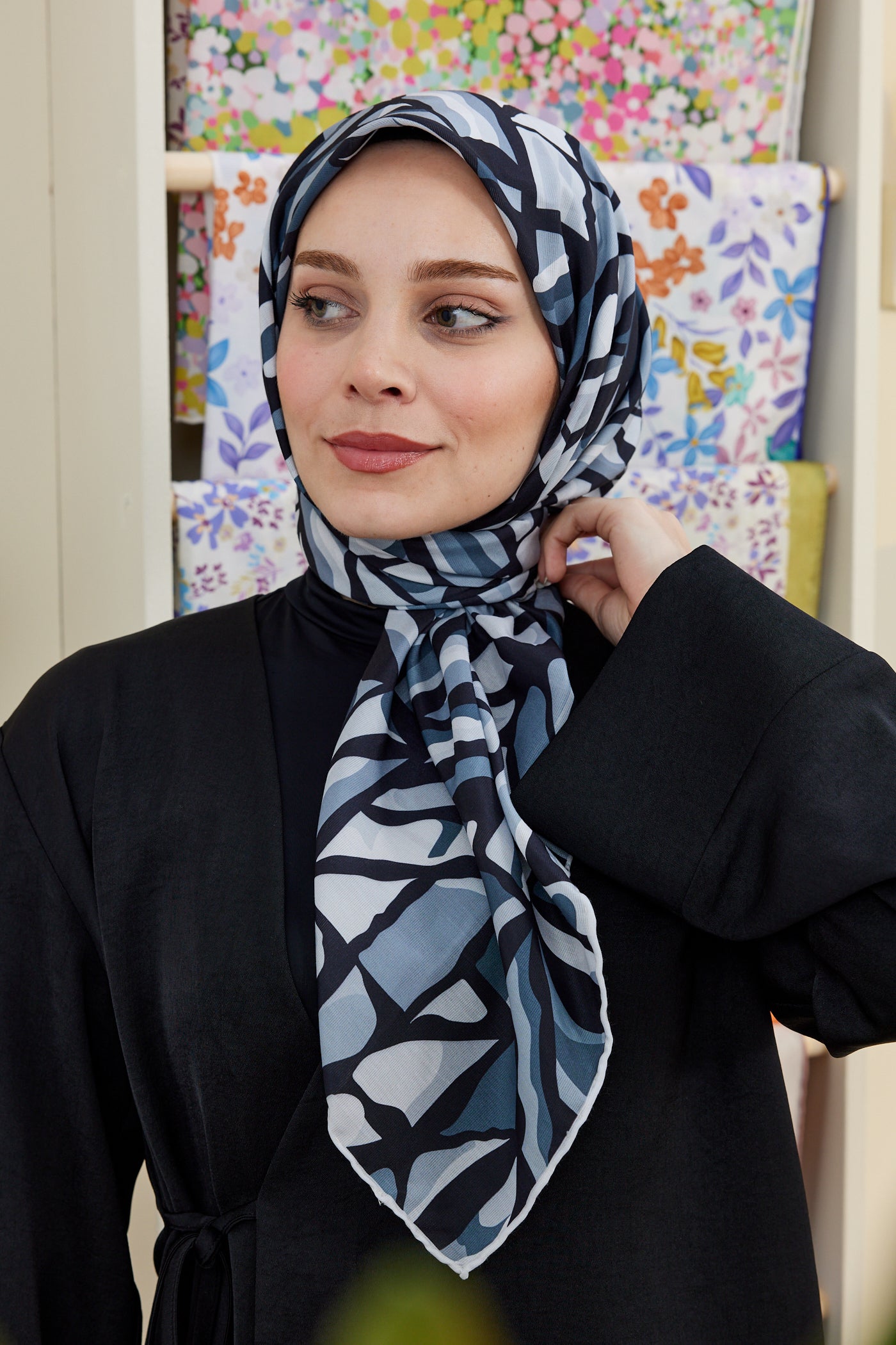 Tesettür Giyim - Pro Line Chloe Desen Eşarp - Siyah - Beyaz - Emproyal
